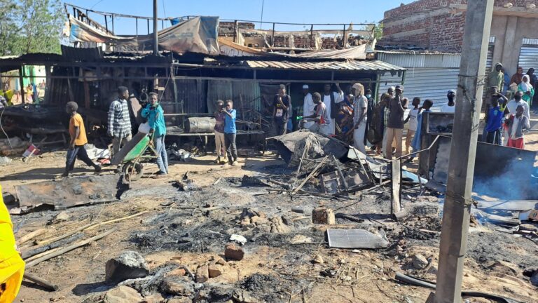 مقتل 10 وإصابة 7 في قصف مسيّرة استهدف سوقاً بمدينة نيالا