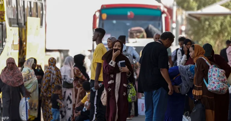 عائدون إلى الخرطوم يواجهون واقعاً قاسياً وسط الدمار وانهيار الخدمات