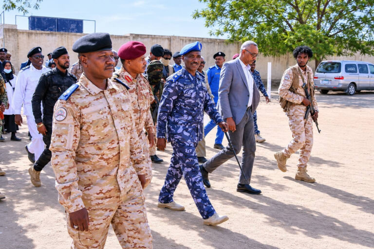 مدير عام الشرطة الفدرالية يتفقد مراكز امتحانات الشهادة ويؤكد جاهزية خطة التأمين في نيالا