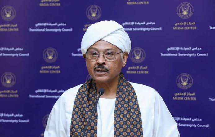 مبارك الفاضل: أزمة الوقود نتاج سياسات الحكومة والجيش أكبر المستهلكين