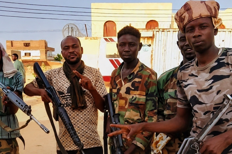 مسلحون يقتحمون محكمة بالدبة ويهرّبون متهماً من أمام القاضي
