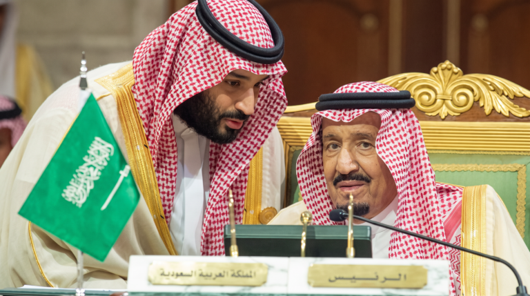 فورين بوليسي: أخطاء استراتيجية وضعت السعودية في مواجهة إيران والحوثيين