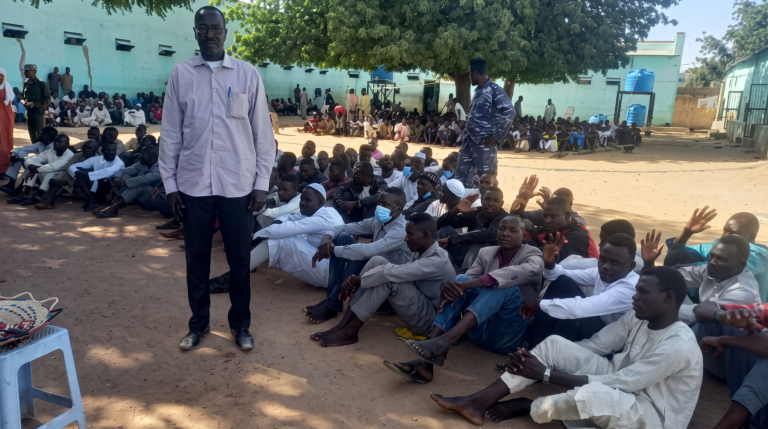 مئات المحتجزين في سجن بورتسودان يضربون عن الطعام احتجاجاً على تأخر المحاكمات